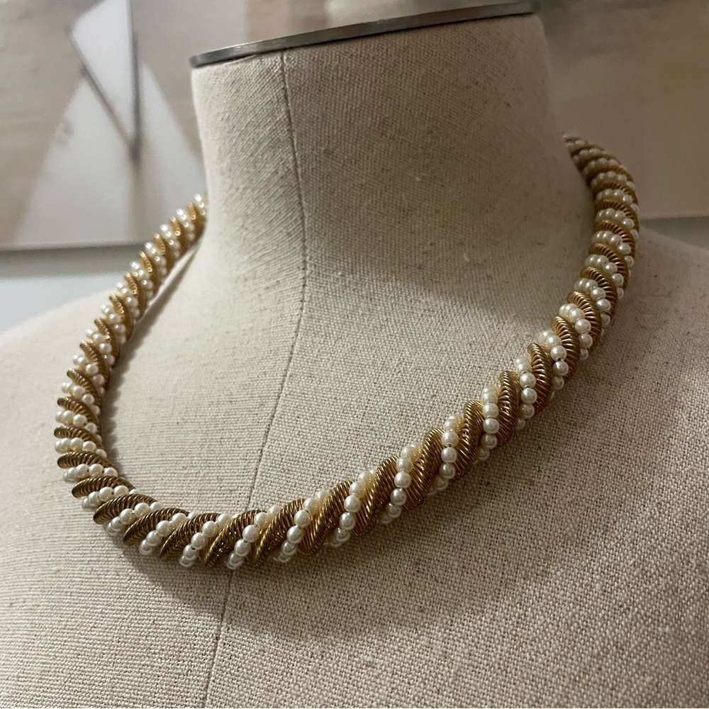 Elegant Gold and Cream Twisted Statement Necklace VINTAGE NEW 🌟